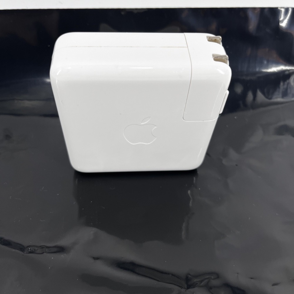Apple 96W USB-C Power Adapter for MacBook Air/Pro (adepter only, cord not includ - Picture 5 of 5